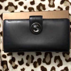 Lightly used Gucci black wallet with box